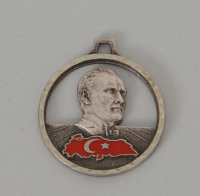 GÜMÜŞ ÜZERİ MİNE İŞÇİLİKLİ ATATÜRK MADALYON