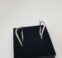 PIRLANTA TAŞLI SONSUZLUK MODELİ KÜPE