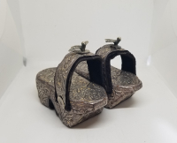 KABARTMA İŞÇİLİKLİ ANTİKA GÜMÜŞ KUŞLU BEBEK TAKUNYASI