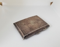 ÜZERİ KALEM İŞÇİLİKLİ ANTİKA GÜMÜŞ SİGARA TABAKASI