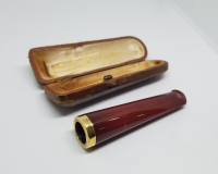 ORİJİNAL KUTUSUNDA ALTIN UÇLU OSMANLI DÖNEMİ SIKMA KEHRİBAR SİGARA AĞIZLIĞI ORİJİNAL KUTUSUNDA ALTIN UÇLU OSMANLI DÖNEMİ SIKMA KEHRİBAR SİGARA AĞIZLIĞI