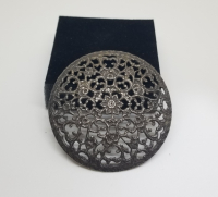 OSMANLI DÖNEMİ TESTERE VE KABARTMA İŞÇİLİKLİ GÜMÜŞ BROŞ