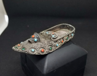 KABARTMA İŞÇİLİKLİ ÇARIK FORMUNDA YAPILMIŞ ANTİKA GÜMÜŞ BİBLO