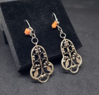 OSMANLI DÖNEMİ MERCANLI VE GÜHERZE İŞÇİLİKLİ RUMİ FORMLU GÜMÜŞ KÜPE