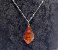 İÇİ BİTKİ FOSİLLİ ANTİKA DAMLA KEHRİBAR GERDANLIK