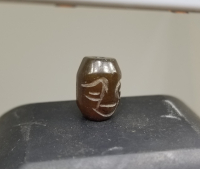 ÜZERİNDE SURET GÖRSELİ BULUNAN BÜYÜK BOY UZAKDOĞU YEŞİM KOLYE HABBESİ