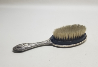 KABARTMA İŞÇİLİKLİ ANTİKA GÜMÜŞ ELBİSE FIRÇASI