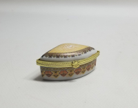 ÜZERİ YAZILI ANTİKA PORSELEN MÜCEVHER KUTUSU