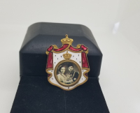 1938 TARİHLİ KRAL FARUK VE KRALİÇE FRIDA MİNELİ DÜĞÜN BROŞU