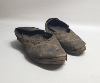 ÜZERLERİ İŞLEMELİ OSMANLI DÖNEMİ RUM DAMAT AYAKKABISI