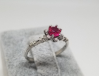 YAKUT VE PIRLANTA TAŞLI PAPATYA MODEL YÜZÜK