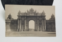 1929 TARİHLİ DOLMABAHÇE SARAYI ANA GİRİŞ KAPISI GÖRSELLİ NADİR KARTPOSTAL