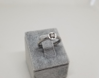 PIRLANTA TAŞLI TEKTAŞ YÜZÜK