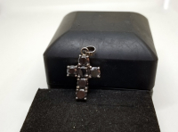 GRANAT TAŞLI HAÇ FORMLU GÜMÜŞ KOLYE UCU