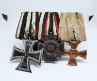 1. DÜNYA SAVAŞI DÖNEMİ DEMİR HAÇ - HINDENBURG NİŞANI VE LİYAKAT MADALYASI BULUNAN ÜÇLÜ MADALYA TAKIMI