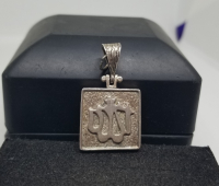 ÜZERİNDE ALLAH YAZILI GÜMÜŞ KOLYE UCU