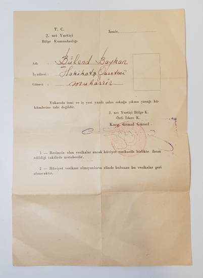 1960 DARBESİ CEMAL GÜRSEL İMZALI SOKAĞA ÇIKMA YASAĞI İZİN BELGESİ 