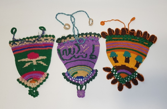 BİRİ OSMANLICA YAZILI ÜÇ ADET EL ÖRME PARA KESESİ 