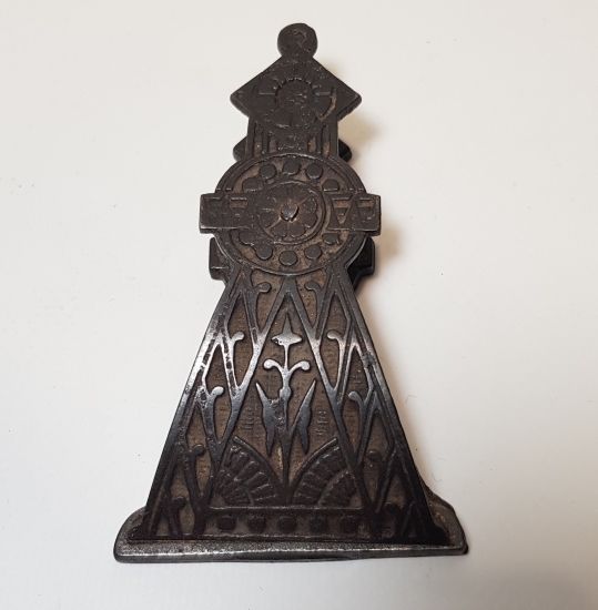 ÜZERİ İŞLEMELİ DÖVME DEMİR KAĞIT KISKACI