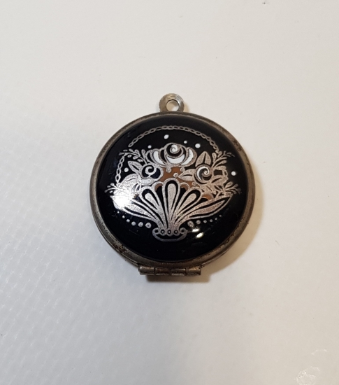 ÜZERİ MİNELİ FRANSIZ RESİMLİK KOLYE 