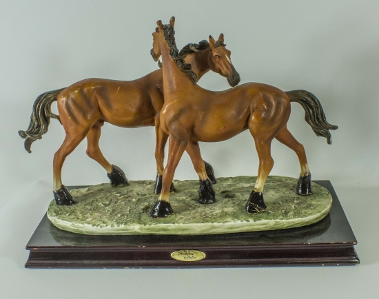 MANTAFIARI COLLECTION AHŞAP KAİDELİ SERAMİK AT HEYKELİ