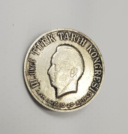 3. TÜRK TARİH KONGRESİ 1943 TARİHLİ İSMET İNÖNÜ ROZET 