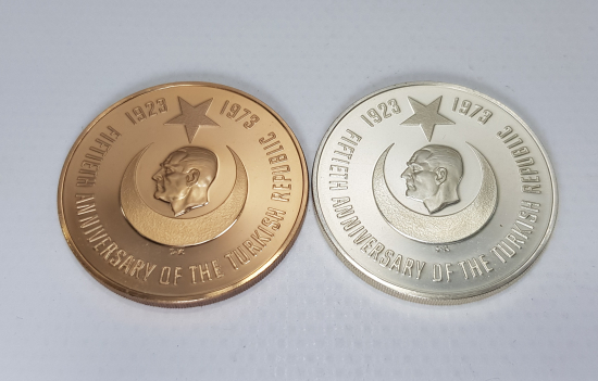 GÜMÜŞ VE ALTIN KAPLAMA CUMHURİYETİN 50. YIL MADALYONLARI 