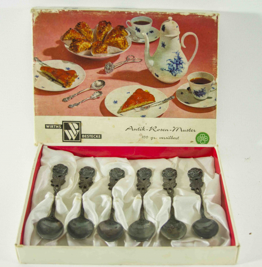 AVRUPA YAPIMI KUTUSUNDA GÜMÜŞ ÇAY SETİ 