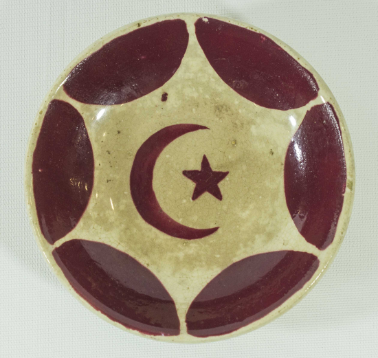 OSMANLI PAZARINA ÜRETİLMİŞ AY YILDIZLI EL BOYAMA PORSELEN TABAK