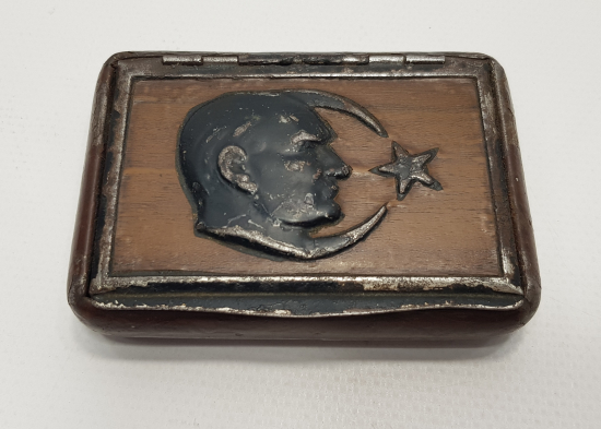 ATATÜRK VE AY YILDIZLI BAYRAK TEMALI KABARTMA SİGARA TABAKASI