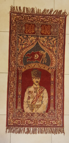 OSMANLICA GAZİ EL-KIBLE YAZILI GENÇ ATATÜRK GÖRSELLİ DUVAR HALISI