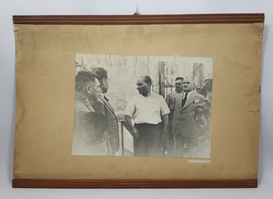 PASPARTUSUNDA BÜYÜK BOY ATATÜRK FOTOĞRAFI 