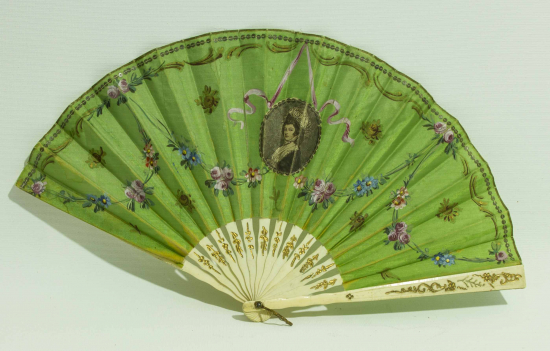 EL BOYAMA KEMİK YELPAZE