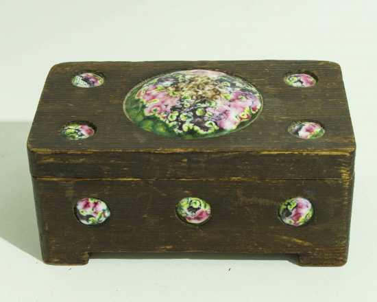 EL BOYAMA PORSELEN SÜSLEMELİ AHŞAP MÜCEVHER KUTUSU