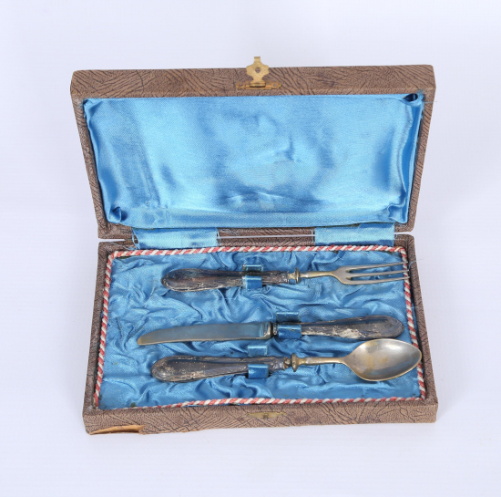 KUTUSUNDA GÜMÜŞ ÇATAL KAŞIK BIÇAK SETİ 