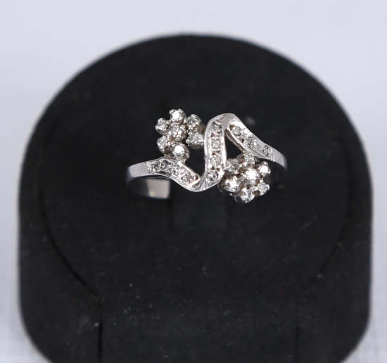 PIRLANTA TAŞLI PLATİN KAR TANESİ MODEL YÜZÜK