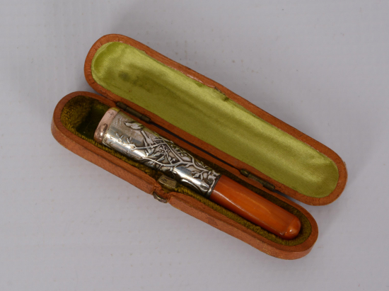 KUTUSUNDA KEHRİBAR AĞIZLIK 