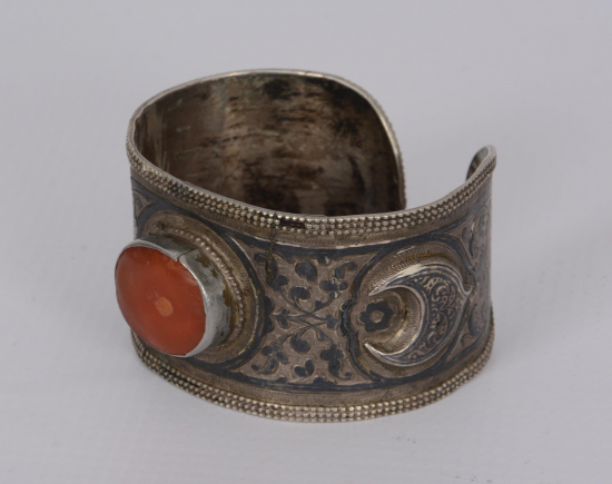 OSMANLI DÖNEMİ AKİK TAŞLI, HİLAL GÖRSELLİ SAVATLI GÜMÜŞ BİLEZİK 