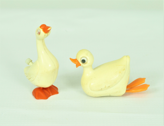 1977 TOMY MARKA İKİ ADET OYUNCAK ÖRDEK 