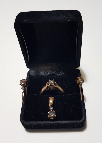 ELMAS TAŞLI YÜZÜK, KÜPE, KOLYE UCU SET