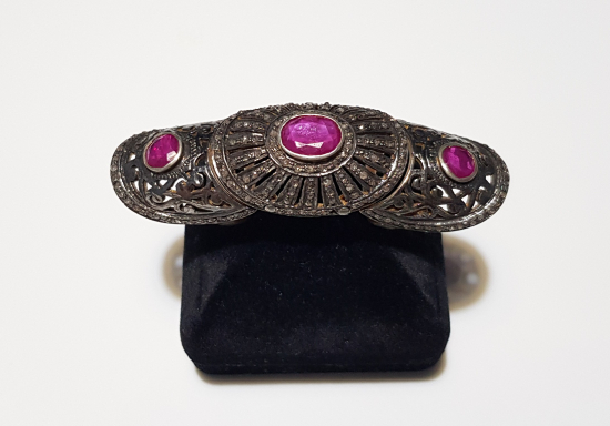 YAKUT VE ELMAS TAŞLARLA SÜSLÜ ÜÇLÜ VAMP YÜZÜK 