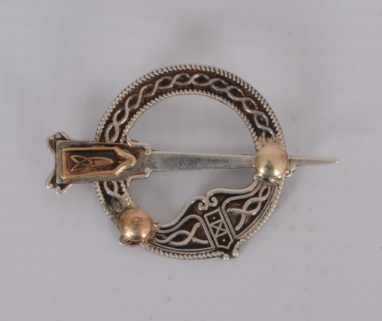 İRLANDA YAPIMI ALTINLI GÜMÜŞ BROŞ 