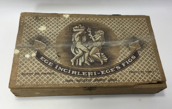 CUMHURİYET BAŞLAR ÜZERİ YAZILI AHŞAP İNCİR KUTUSU 