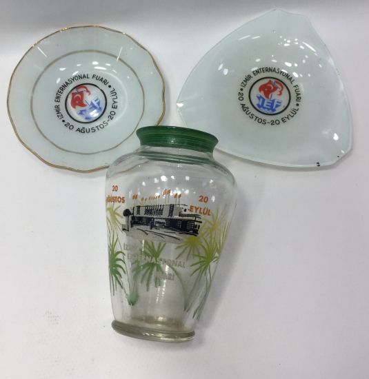 3 ADET İZMİR ENTERNASYONAL FUARI İÇİN ÖZEL YAPILMIŞ CAM OBJE