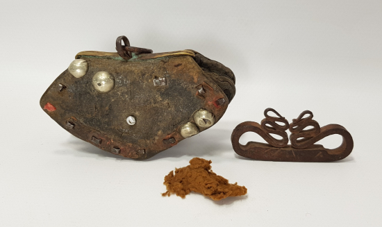 OSMANLI DÖNEMİ DERİ ÇANTASINDA TAM TAKIM KAV ÇAKMAĞI 