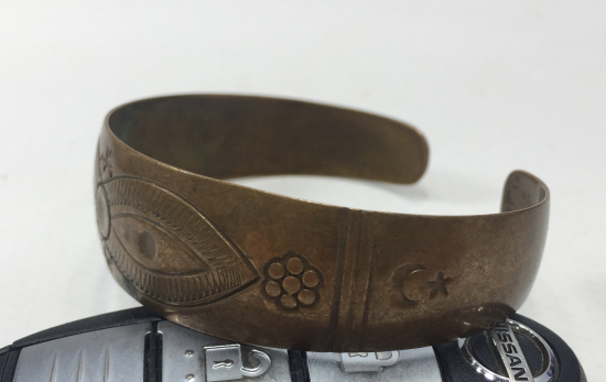 ÜZERİ AY YILDIZLI ANTİKA ROMATİZMA BİLEKLİĞİ