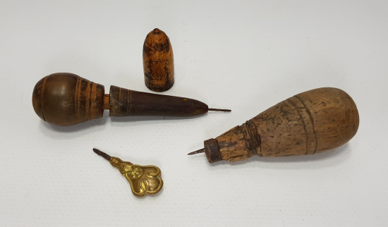 TERZİLİKLE İLGİLİ DÖRT ADET OBJE 