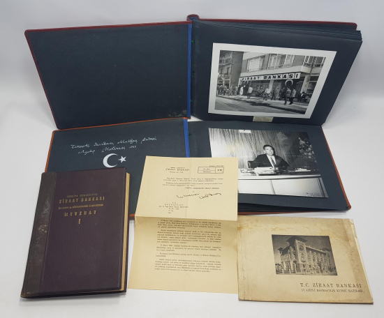 ZİRAAT BANKASI MALTEPE ŞUBESİNİN AÇILIŞI VE ZİRAAT BANKASI İLE İLGİLİ KİTAP, FOTOĞRAF ALBÜMÜ VE EFEMERA LOTU 