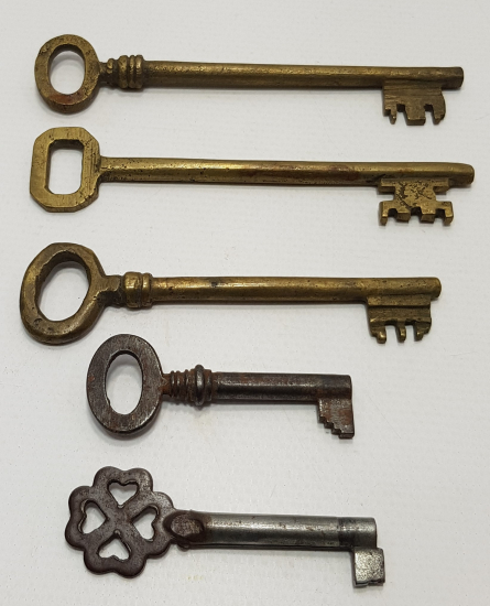 5 ADET ESKİ ANAHTAR