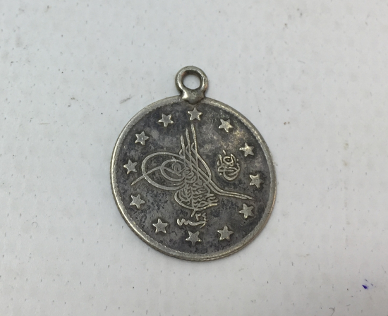 ÜZERİNDE ASHABI KEYF İN İSİMLERİ YAZILI OSMANLI PARASINDAN YAPILAN GÜMÜŞ BEREKET TILSIMI